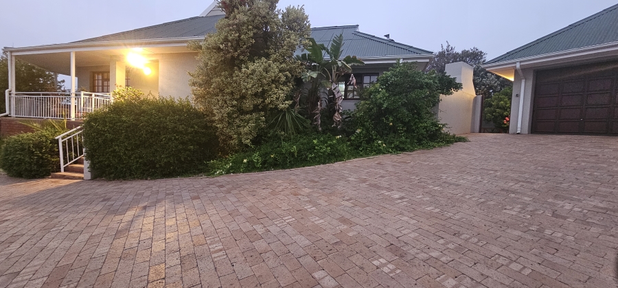 3 Bedroom Property for Sale in Middedorp Western Cape